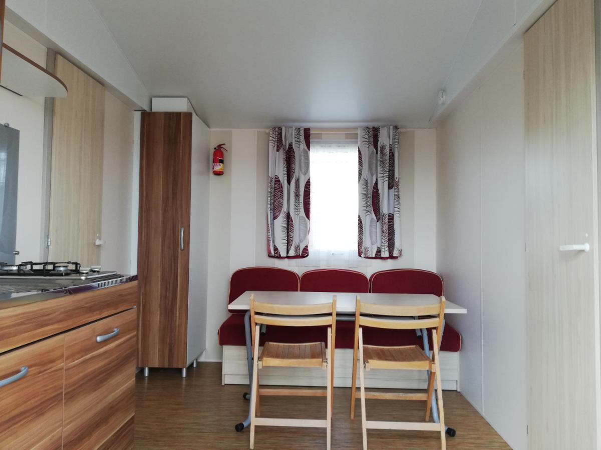 Camping Le Brochet Péronne Esterno foto