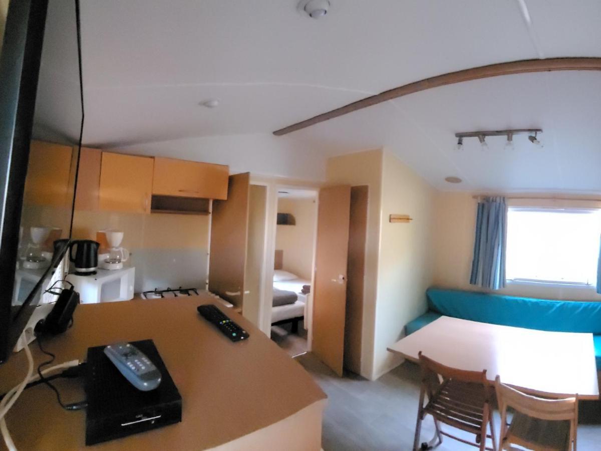Camping Le Brochet Péronne Esterno foto