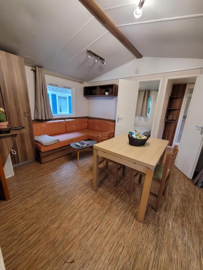 Camping Le Brochet Péronne Esterno foto