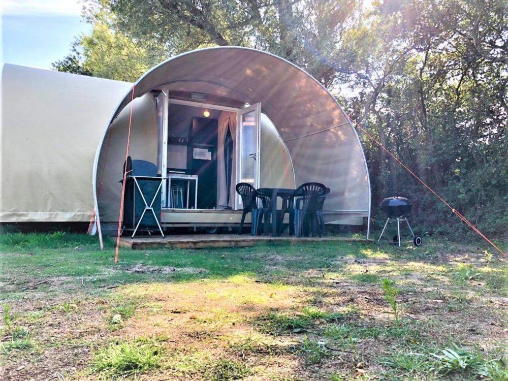 Camping Le Brochet Péronne Esterno foto